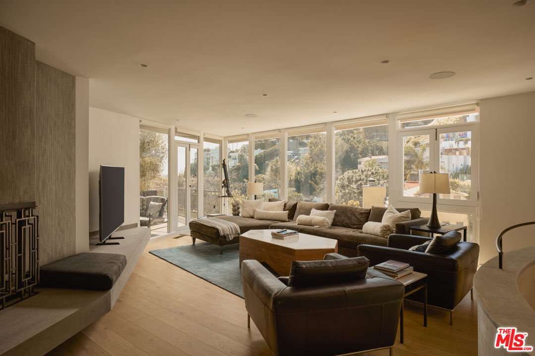 8593 Hollywood Blvd, Hollywood Hills