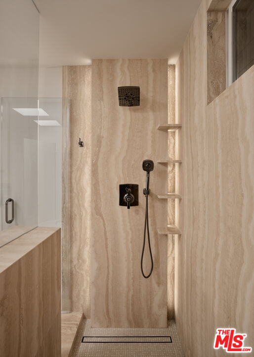 8593 Hollywood Blvd, Hollywood Hills