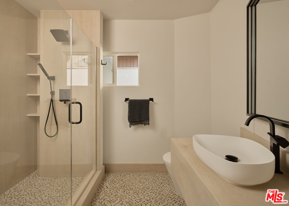 8593 Hollywood Blvd, Hollywood Hills