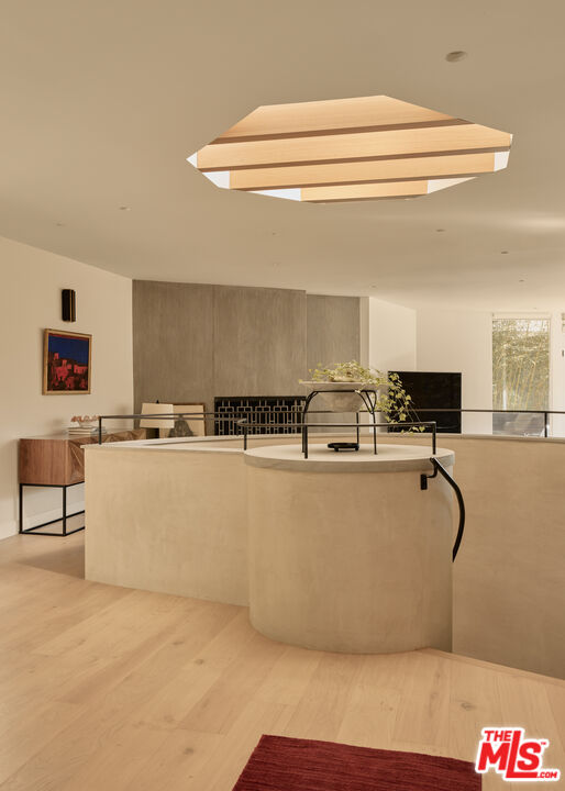 8593 Hollywood Blvd, Hollywood Hills