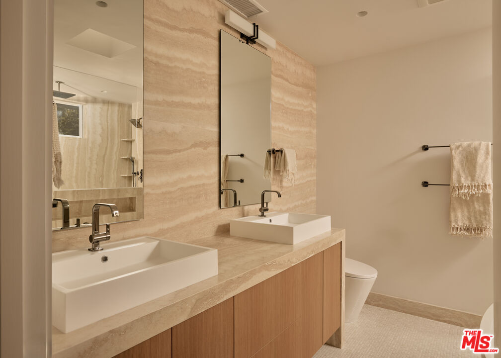 8593 Hollywood Blvd, Hollywood Hills