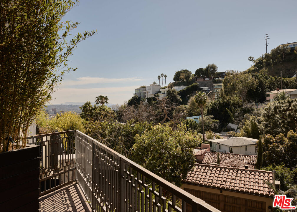 8593 Hollywood Blvd, Hollywood Hills