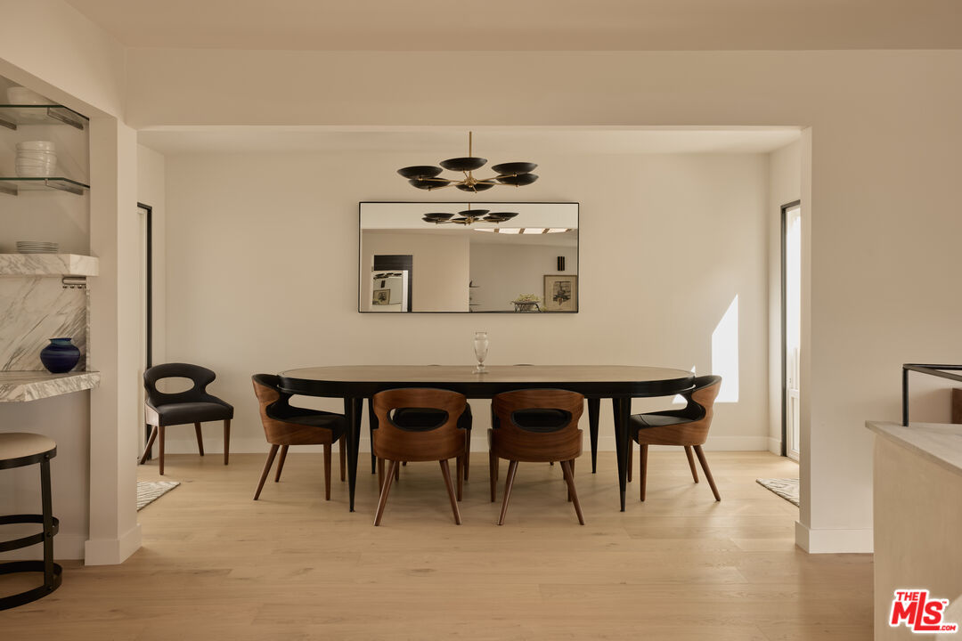 8593 Hollywood Blvd, Hollywood Hills