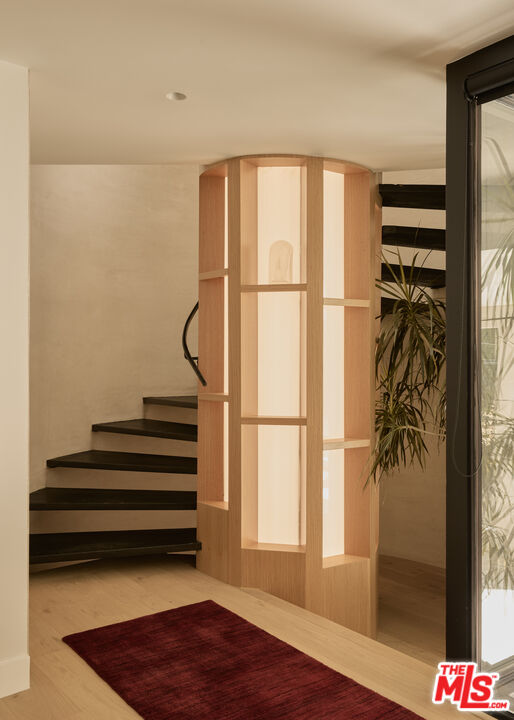 8593 Hollywood Blvd, Hollywood Hills