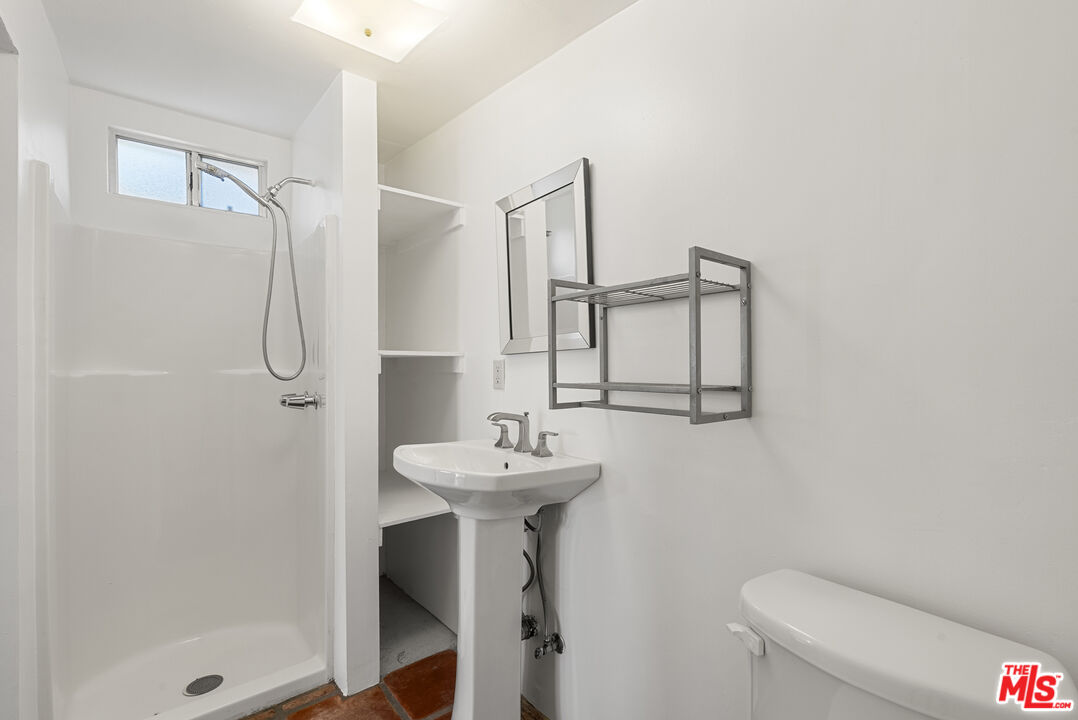 2031 Glendon Ave, Westwood