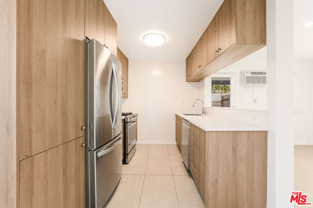 27 Anchorage St, Marina Del Rey