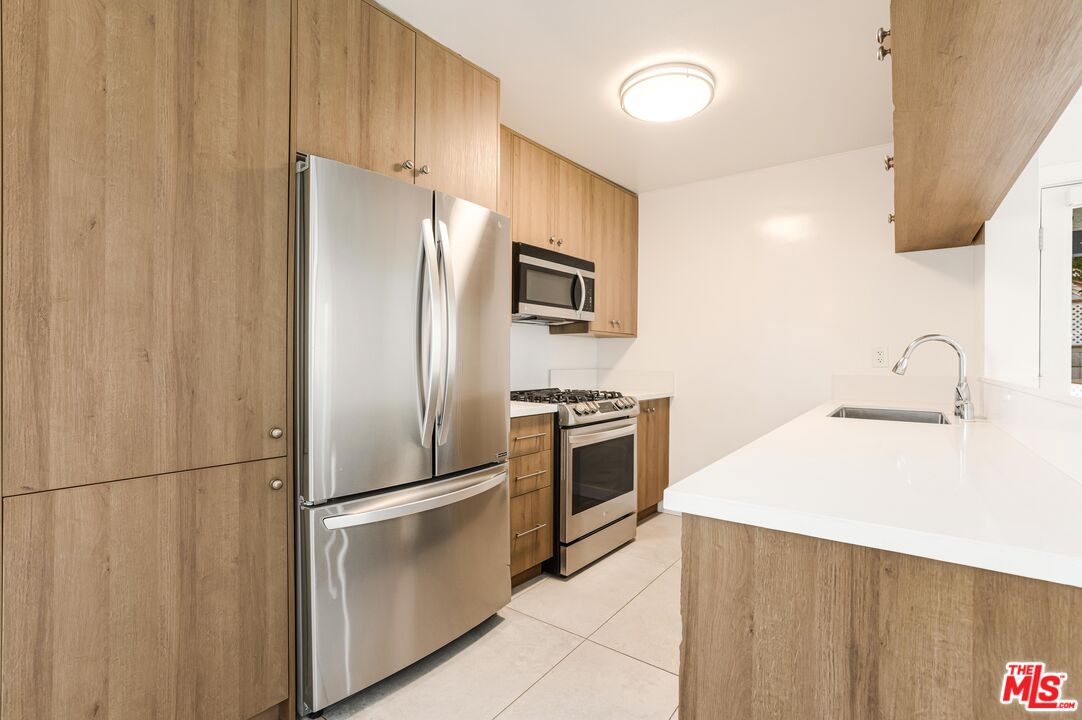 27 Anchorage St, Marina Del Rey