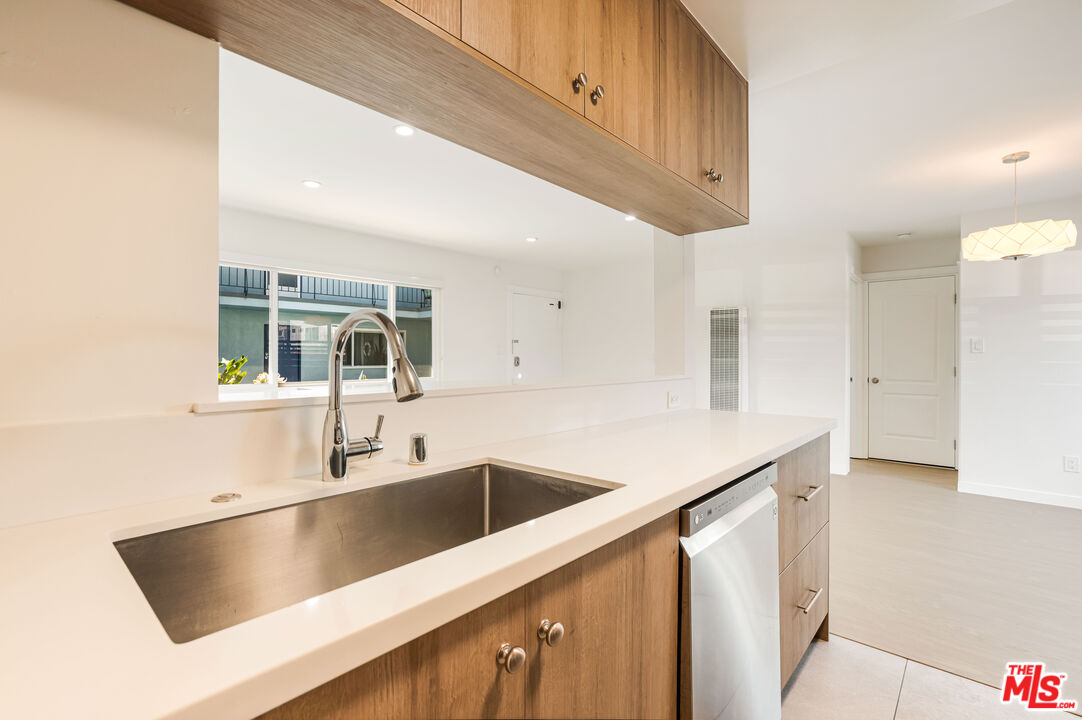 27 Anchorage St, Marina Del Rey