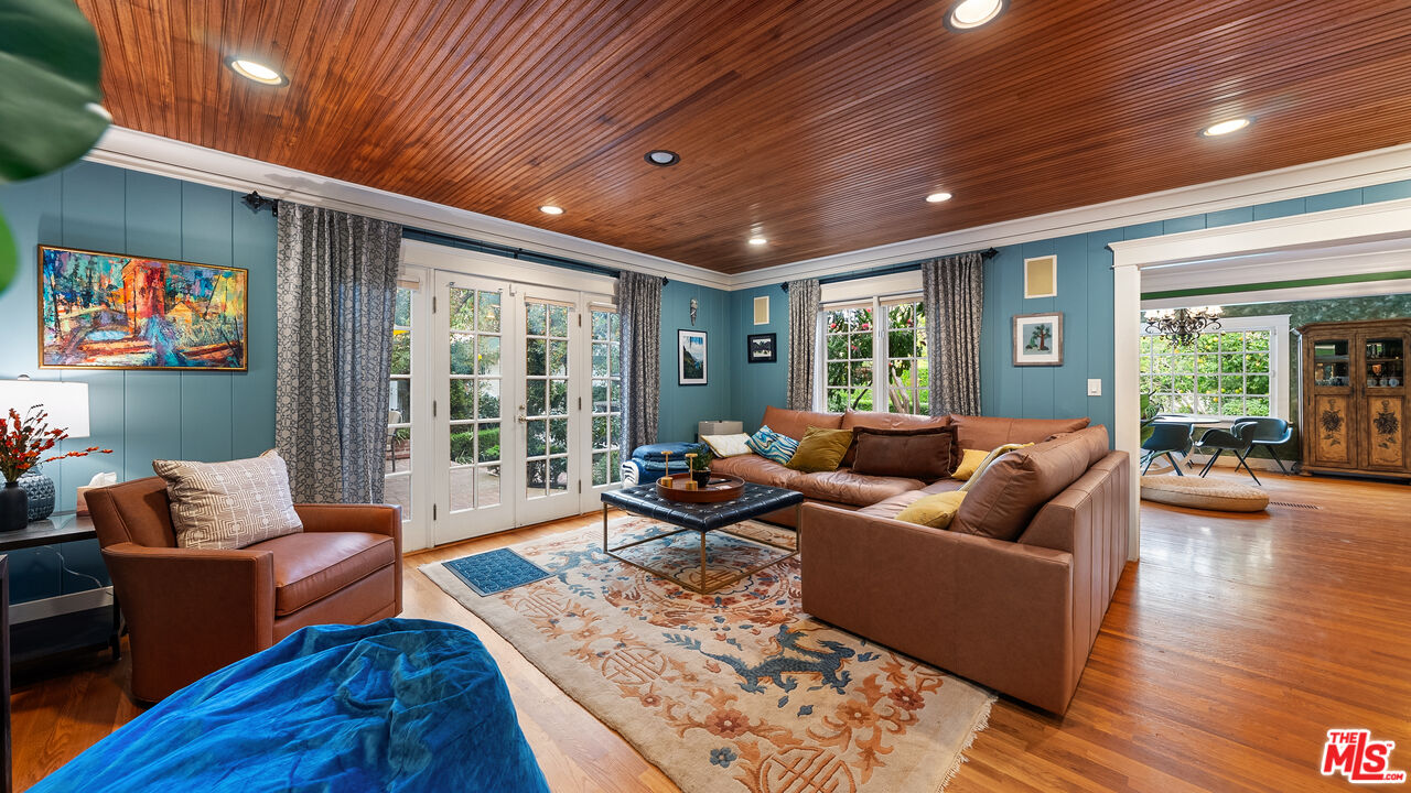 1625 Opechee Way, Glendale