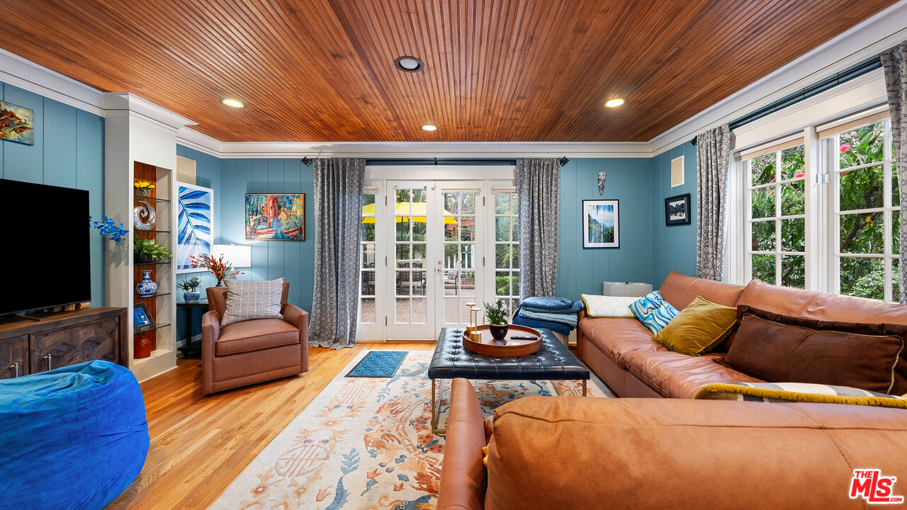 1625 Opechee Way, Glendale