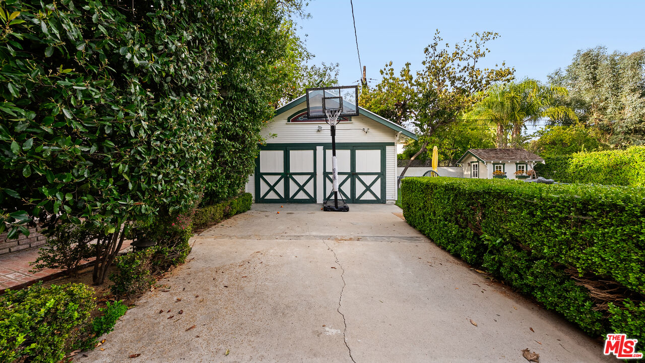 1625 Opechee Way, Glendale