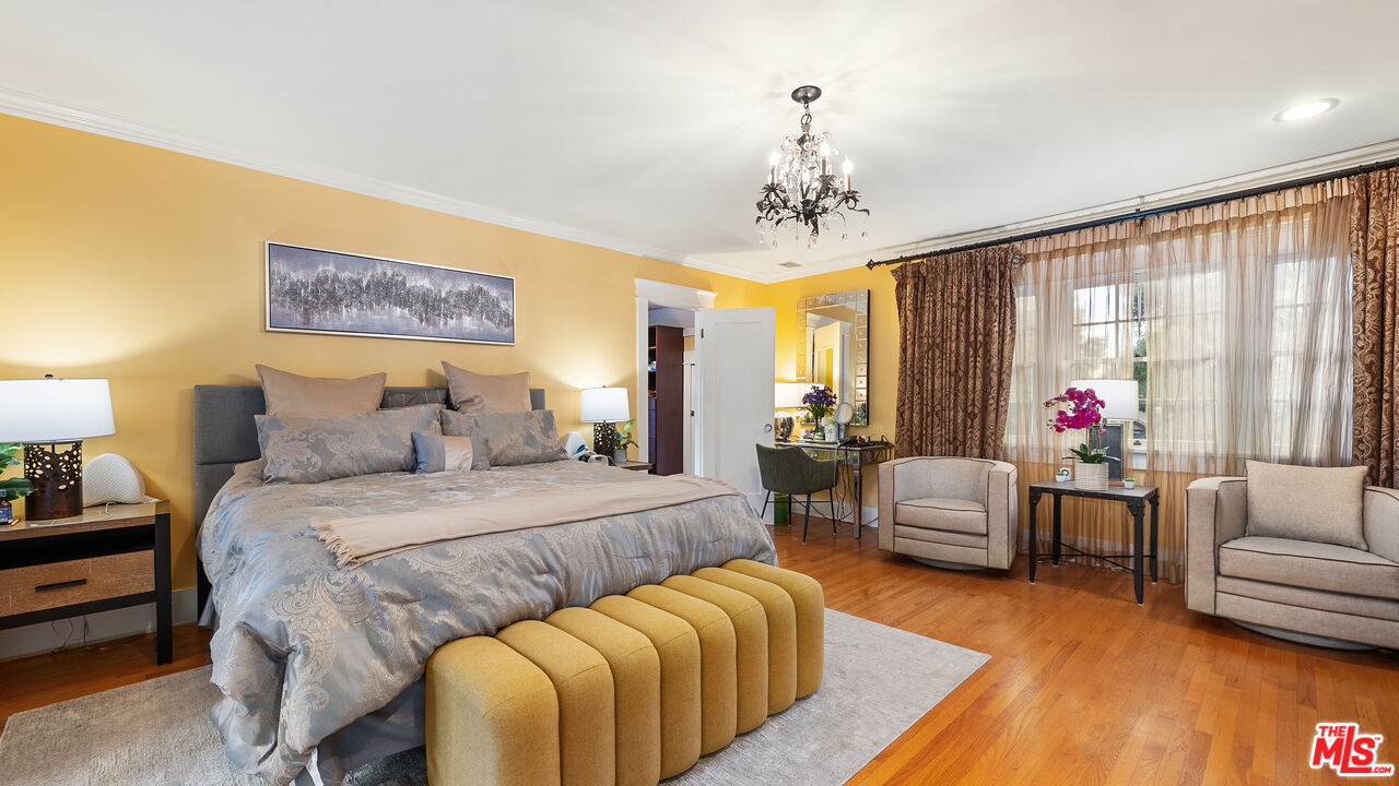 1625 Opechee Way, Glendale