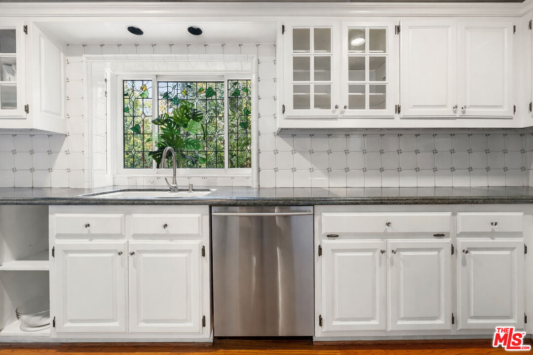 1625 Opechee Way, Glendale