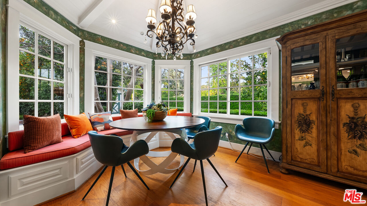 1625 Opechee Way, Glendale