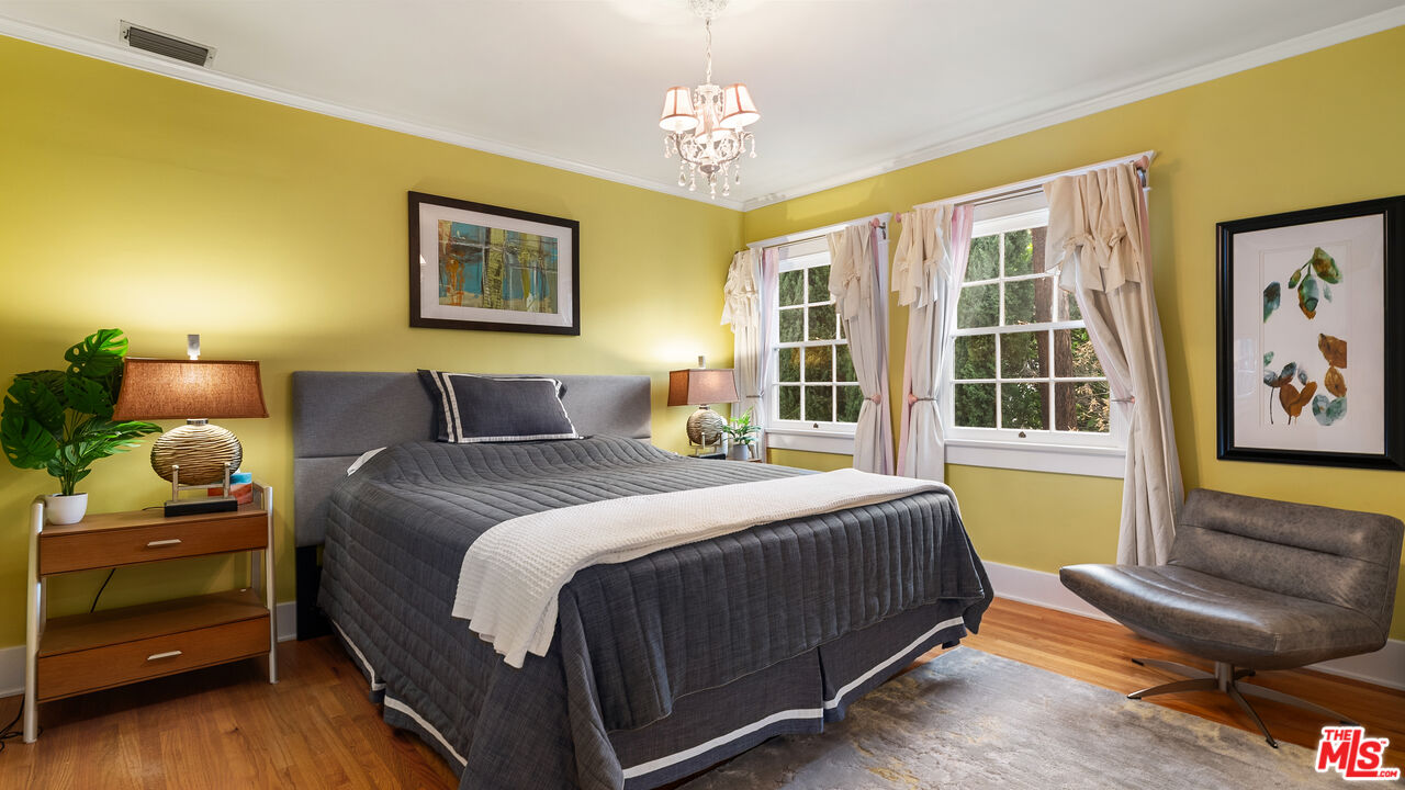 1625 Opechee Way, Glendale