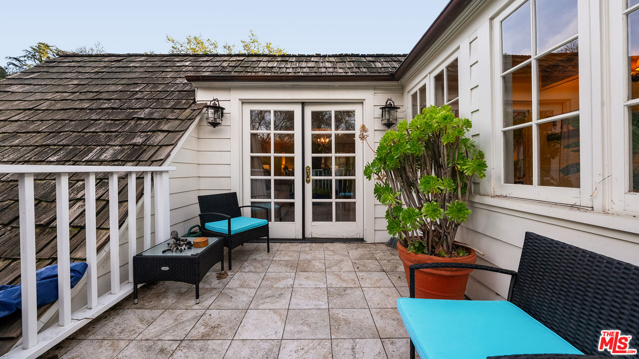 1625 Opechee Way, Glendale