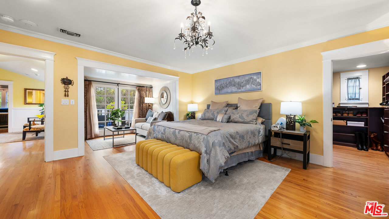 1625 Opechee Way, Glendale