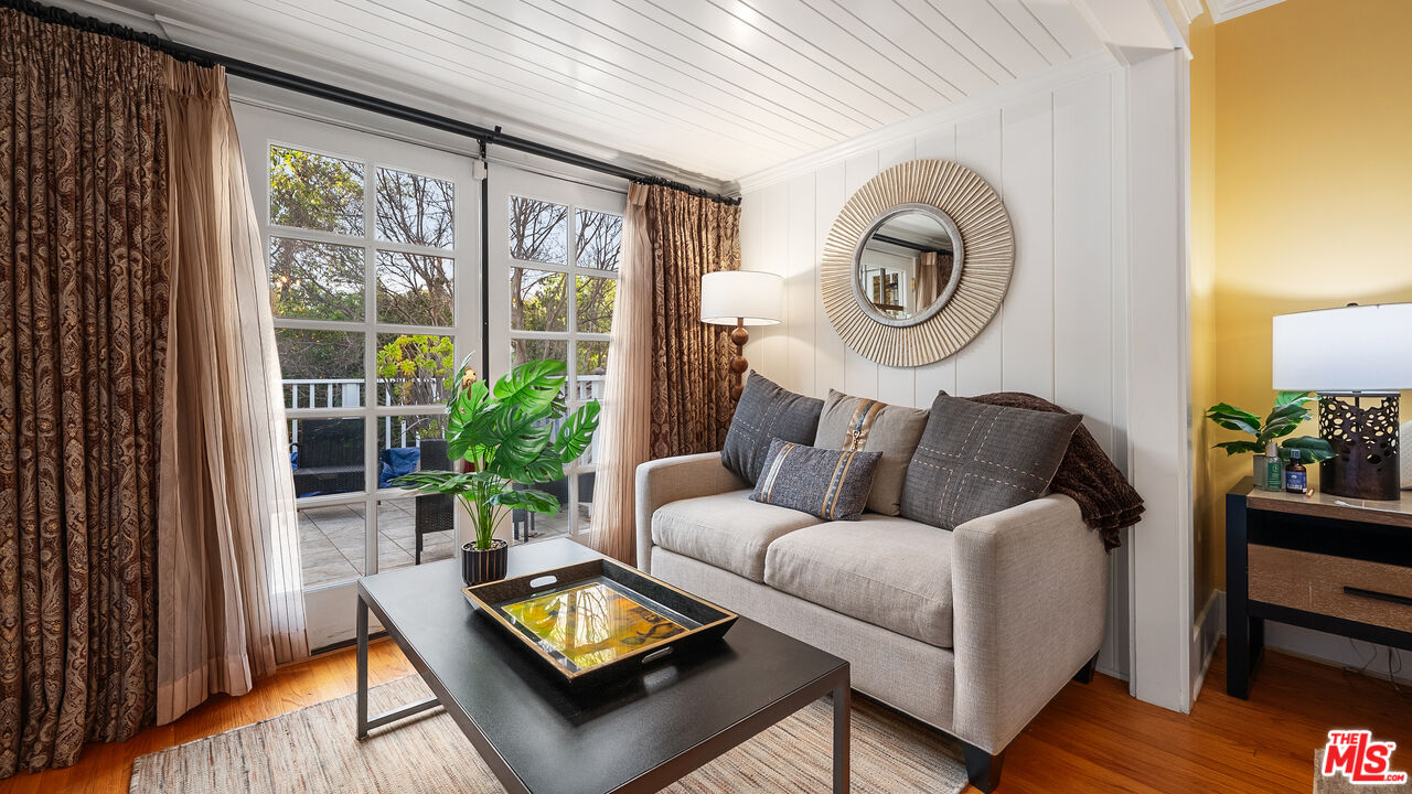 1625 Opechee Way, Glendale