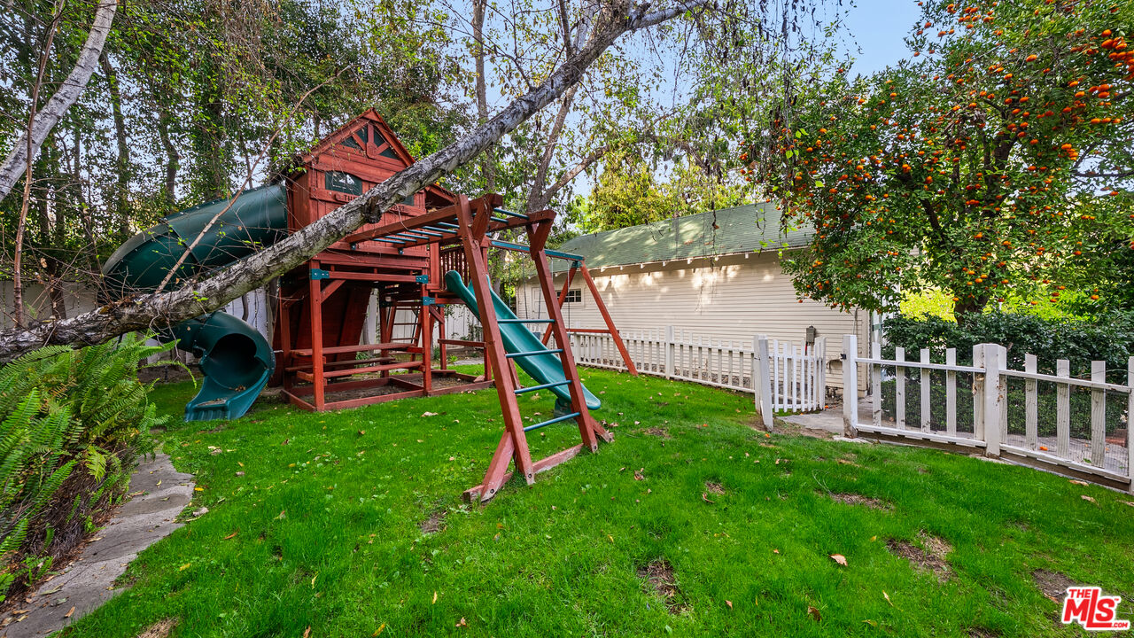 1625 Opechee Way, Glendale