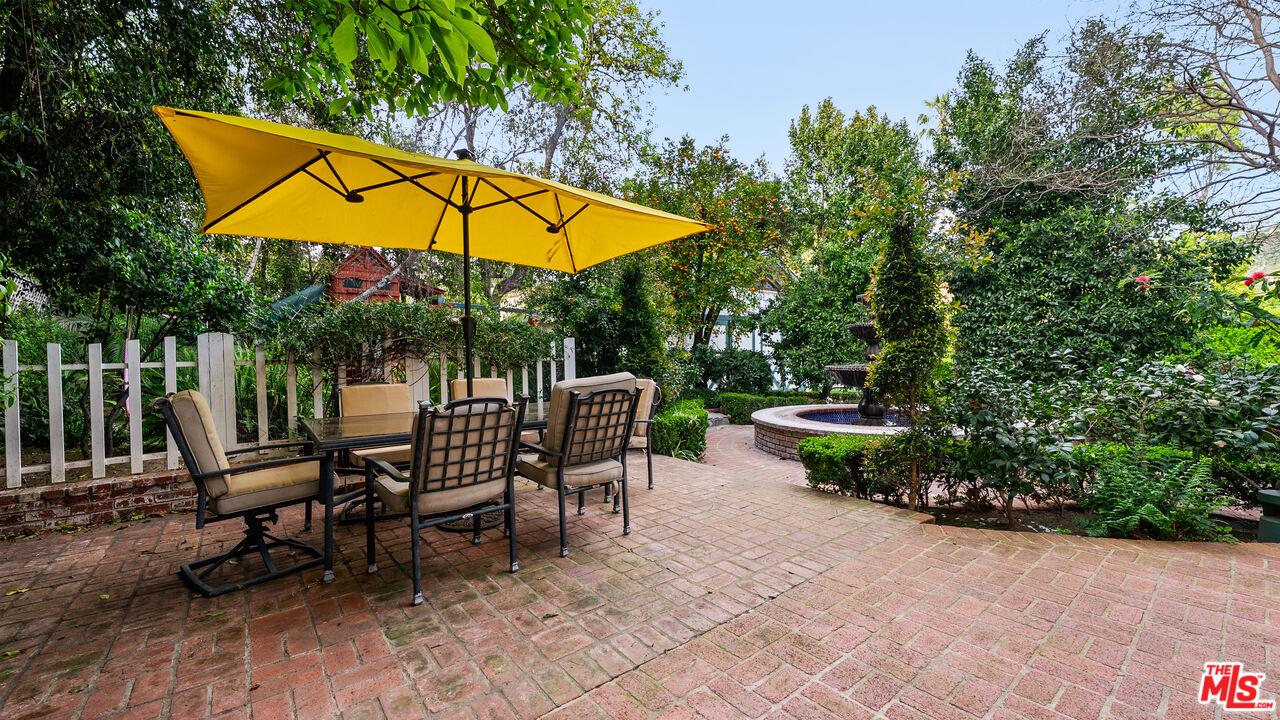 1625 Opechee Way, Glendale