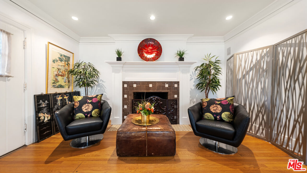 1625 Opechee Way, Glendale