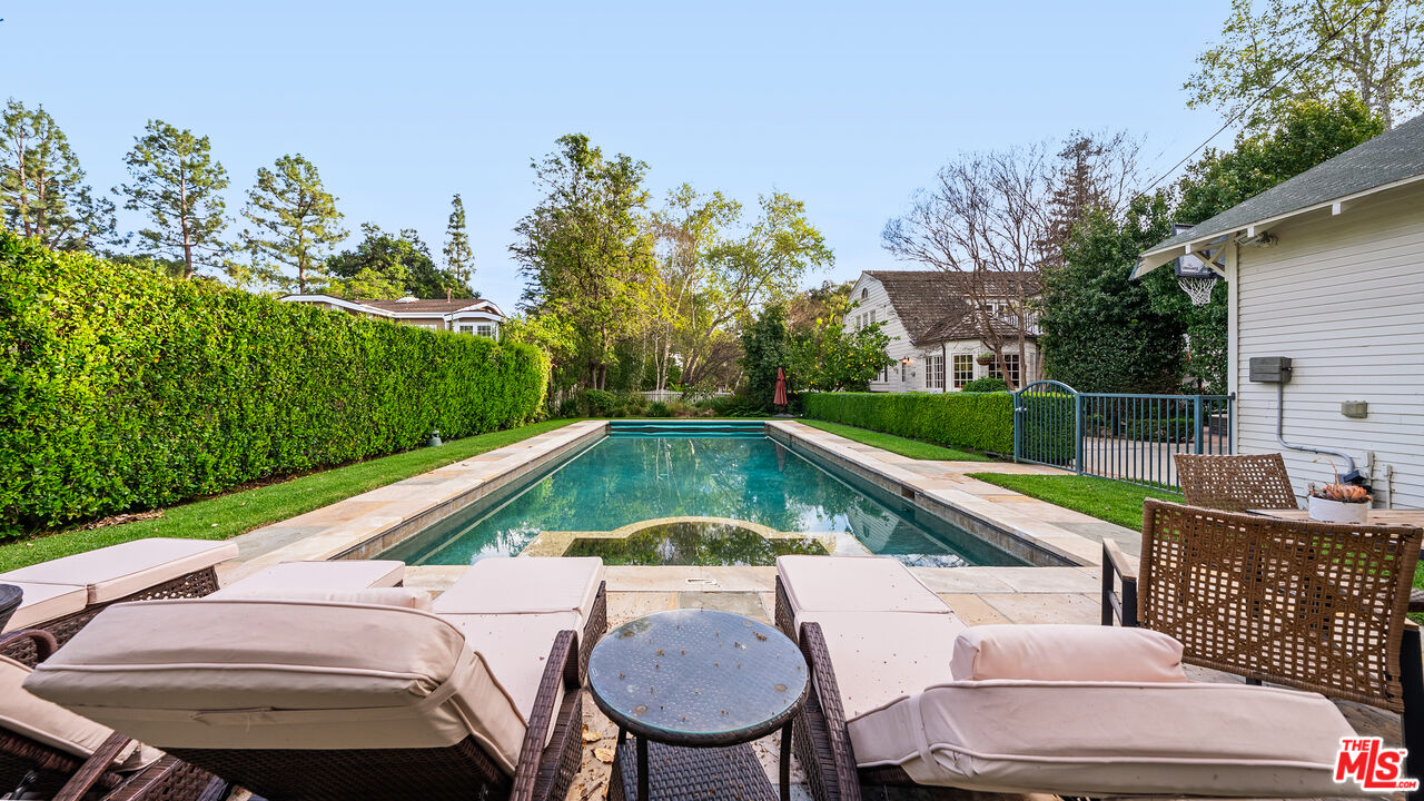 1625 Opechee Way, Glendale