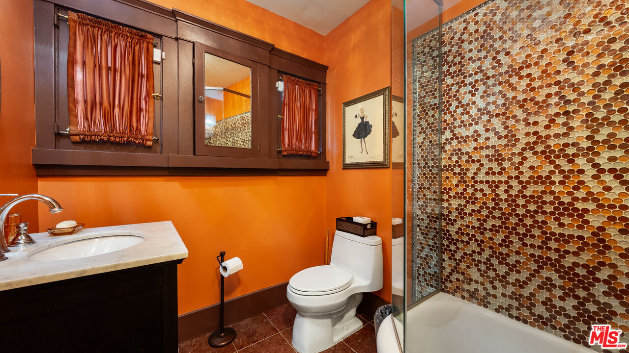 1625 Opechee Way, Glendale