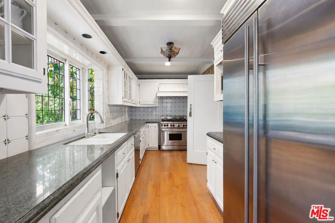 1625 Opechee Way, Glendale