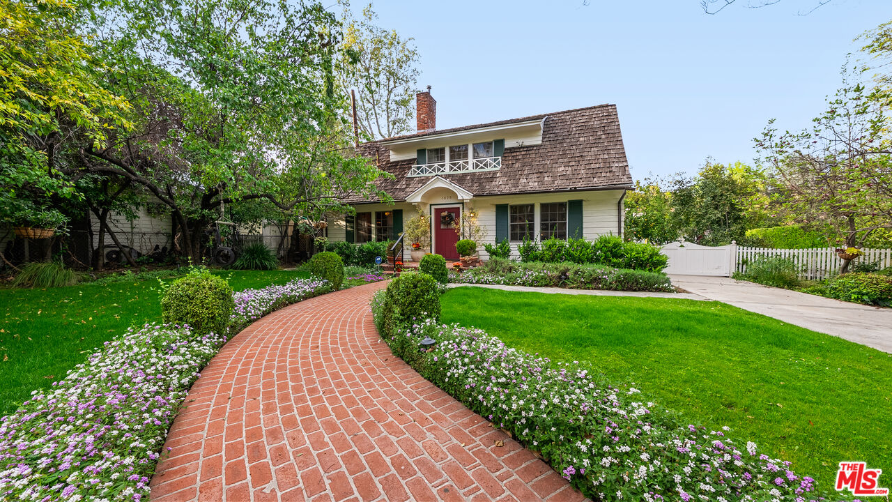 1625 Opechee Way, Glendale