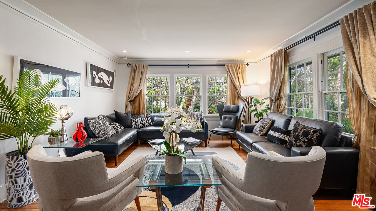 1625 Opechee Way, Glendale