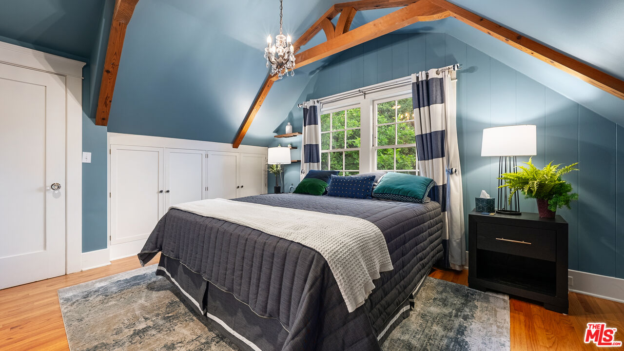 1625 Opechee Way, Glendale