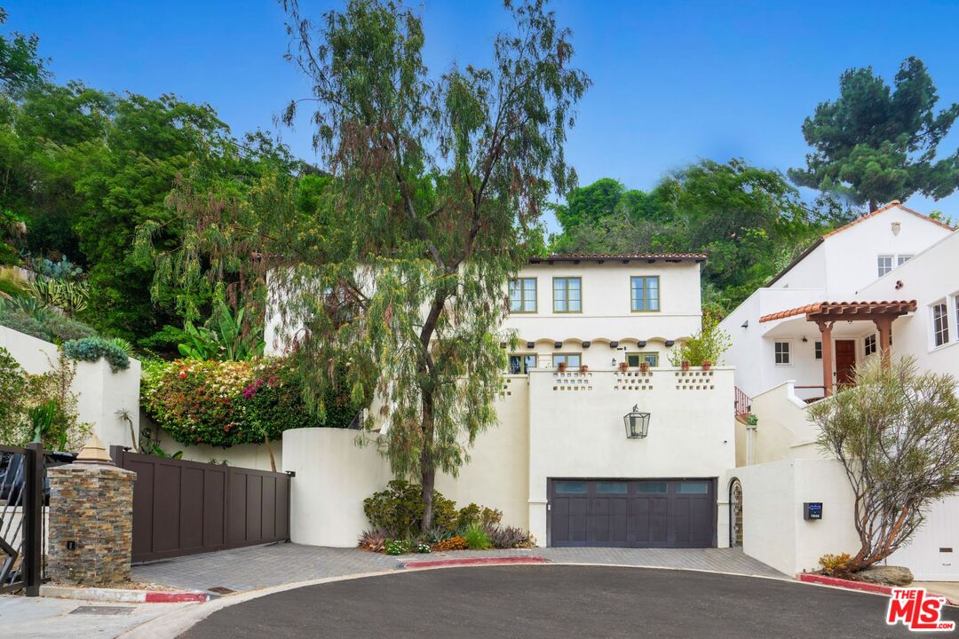 7939 Hillside Ave, Hollywood Hills