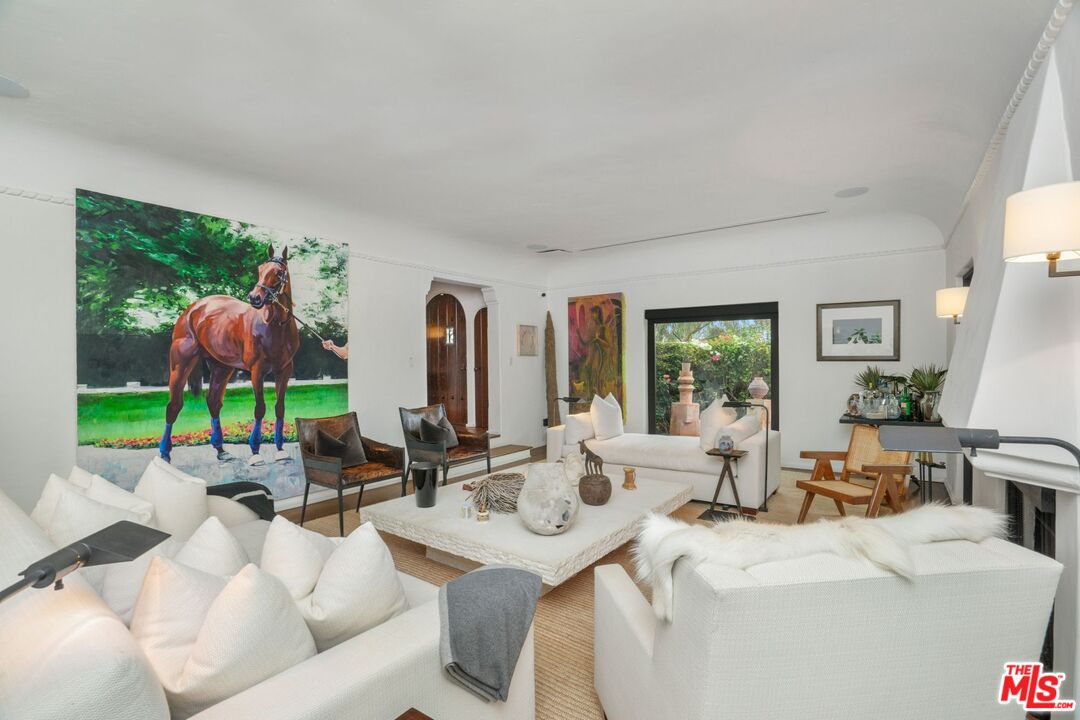 7939 Hillside Ave, Hollywood Hills