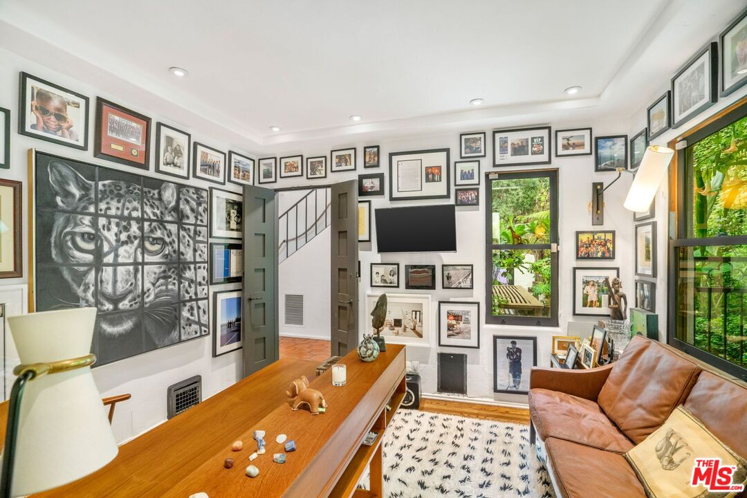 7939 Hillside Ave, Hollywood Hills