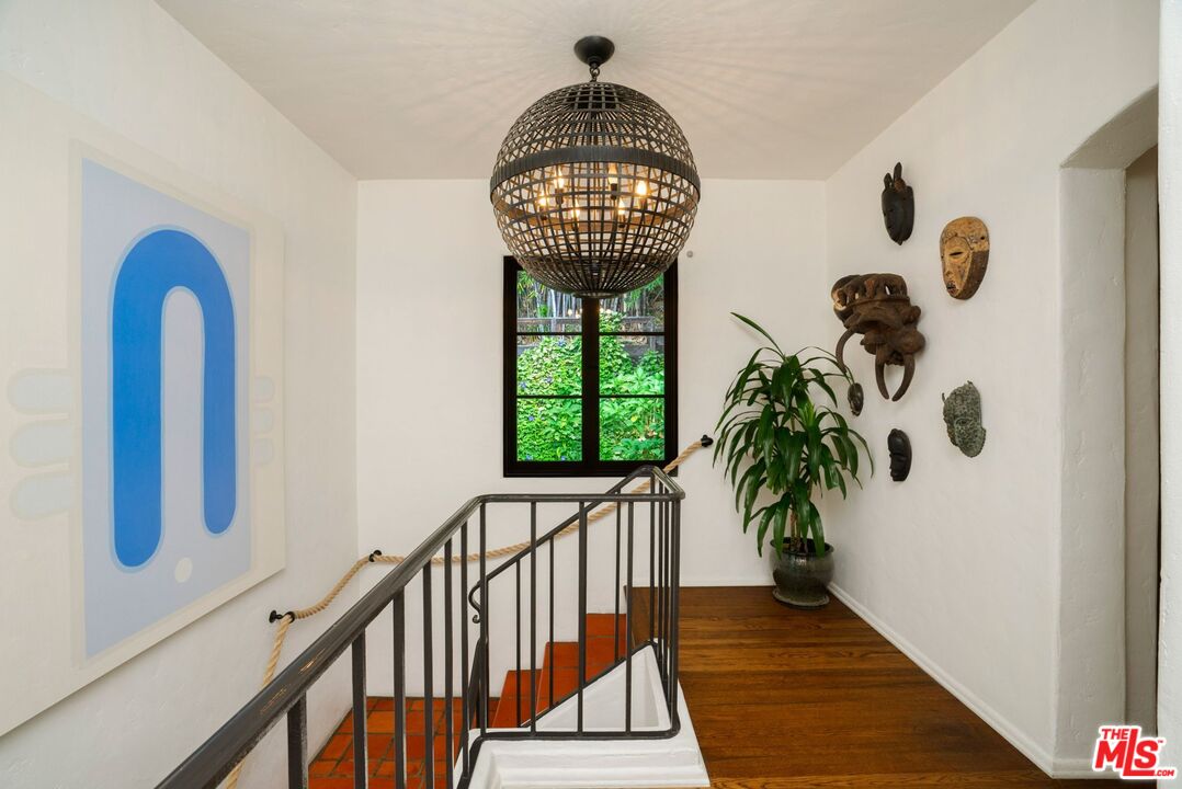 7939 Hillside Ave, Hollywood Hills