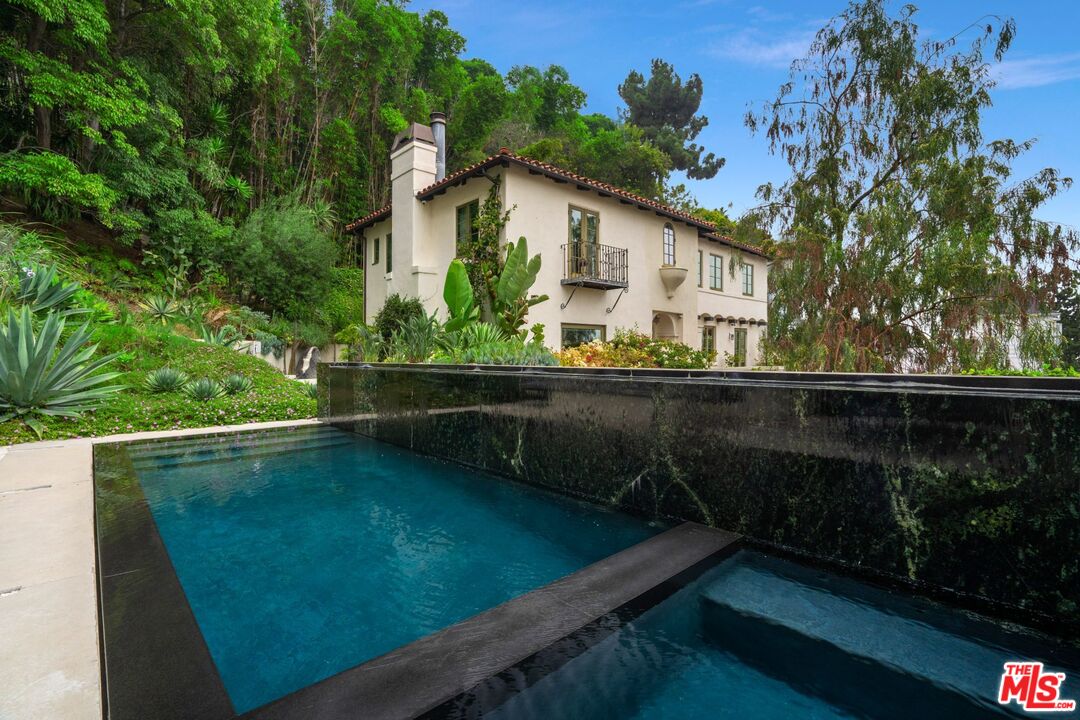 7939 Hillside Ave, Hollywood Hills