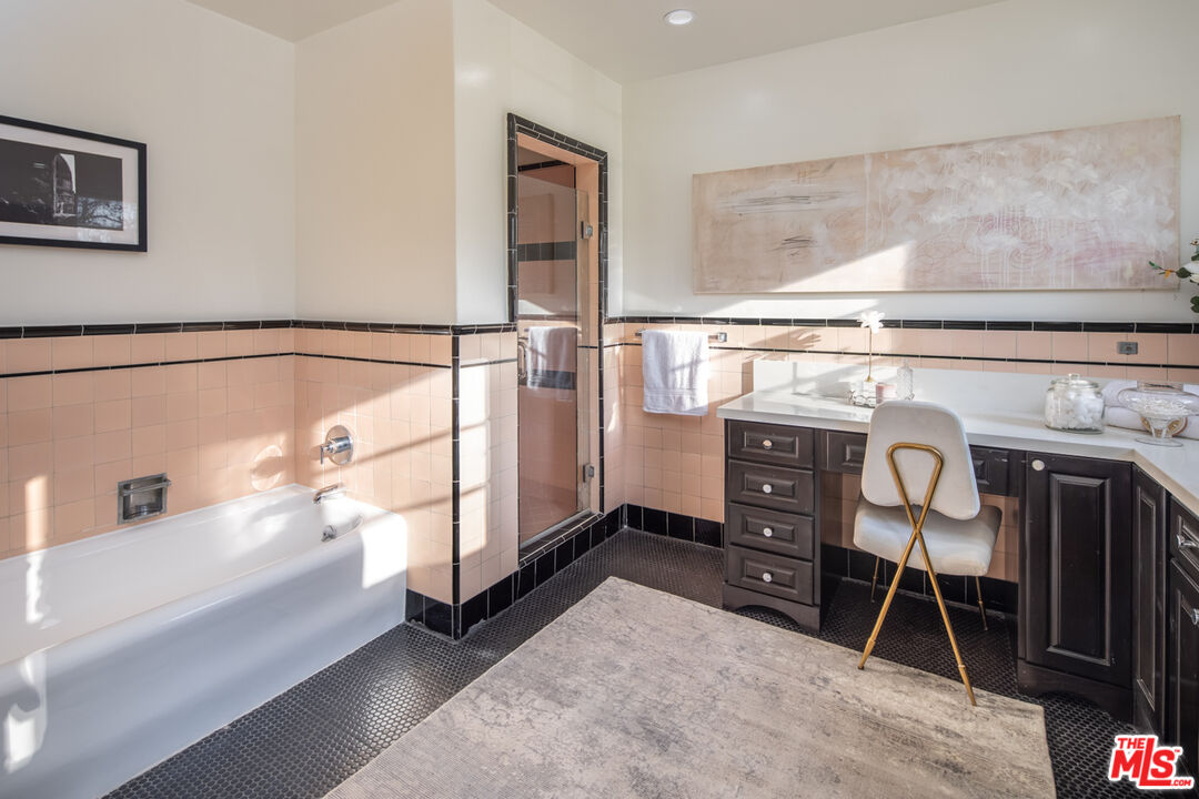 712 Walden Dr, Beverly Hills