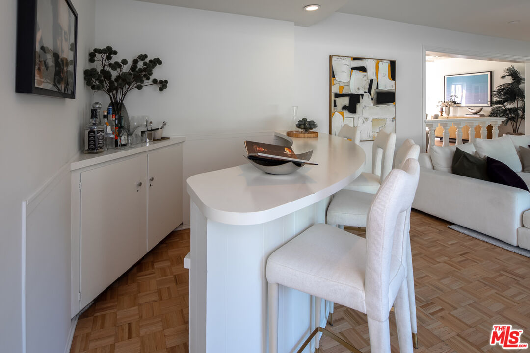 712 Walden Dr, Beverly Hills