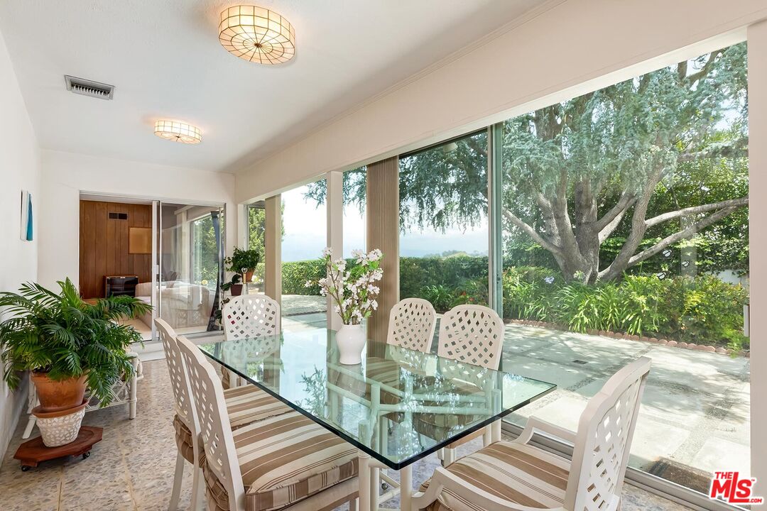 8224 Skyline Dr, Hollywood Hills