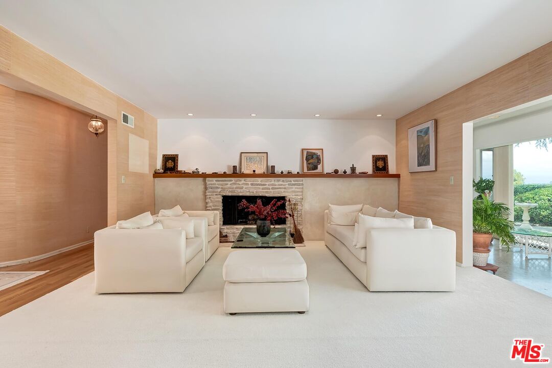 8224 Skyline Dr, Hollywood Hills