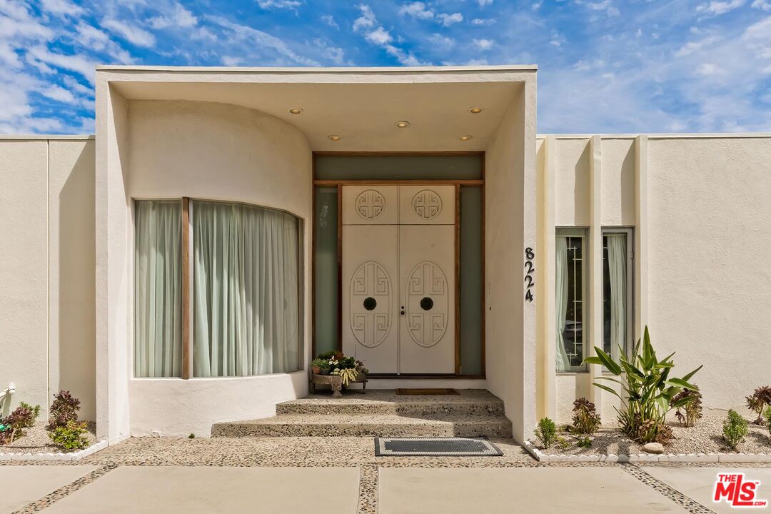 8224 Skyline Dr, Hollywood Hills
