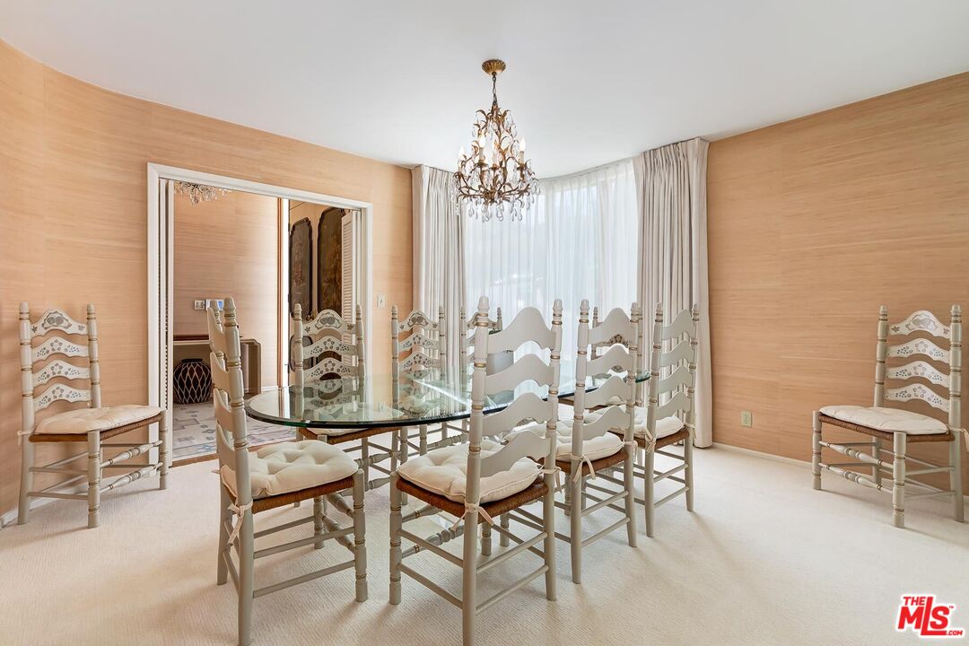 8224 Skyline Dr, Hollywood Hills