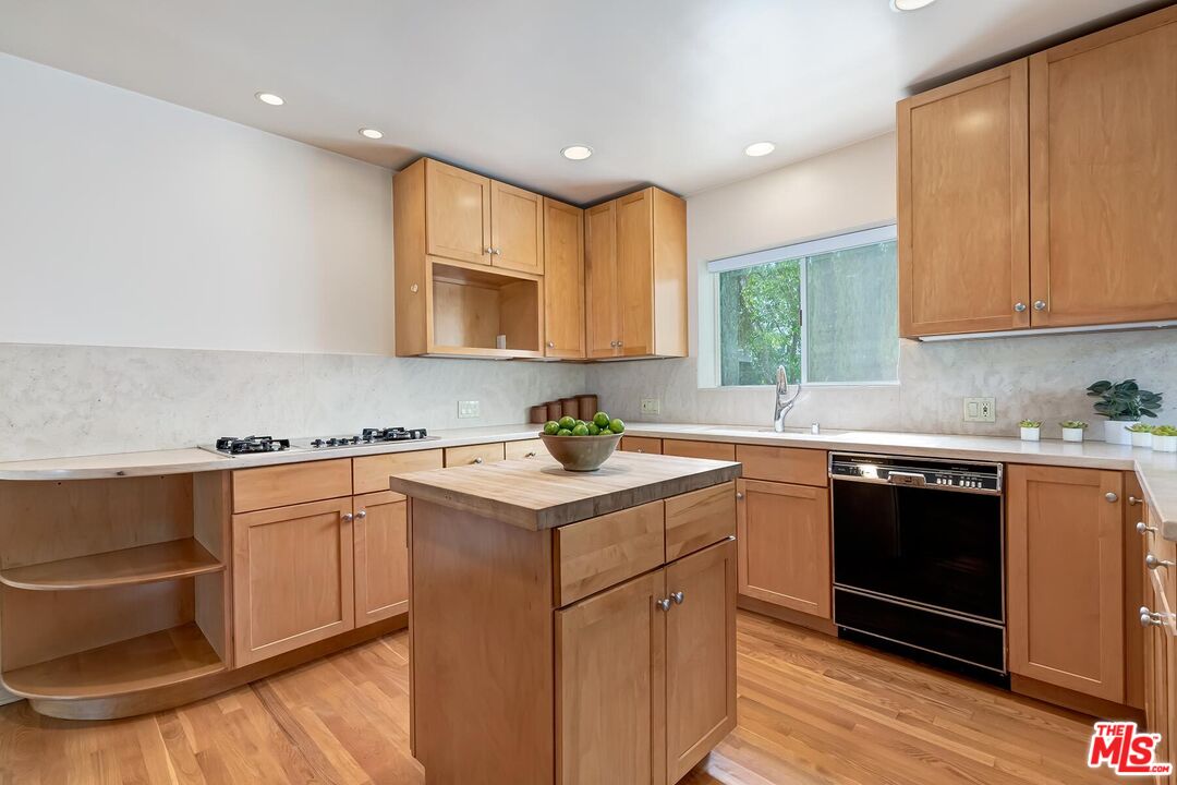 8224 Skyline Dr, Hollywood Hills