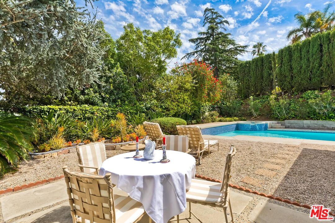 8224 Skyline Dr, Hollywood Hills