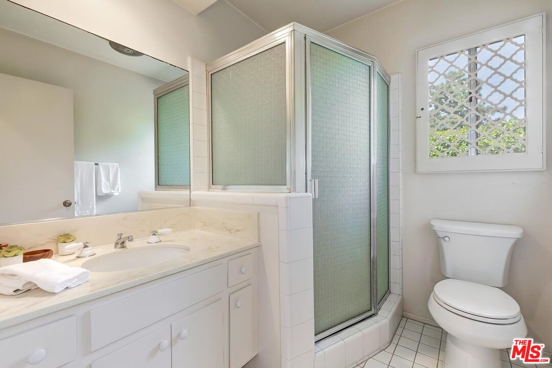 8224 Skyline Dr, Hollywood Hills