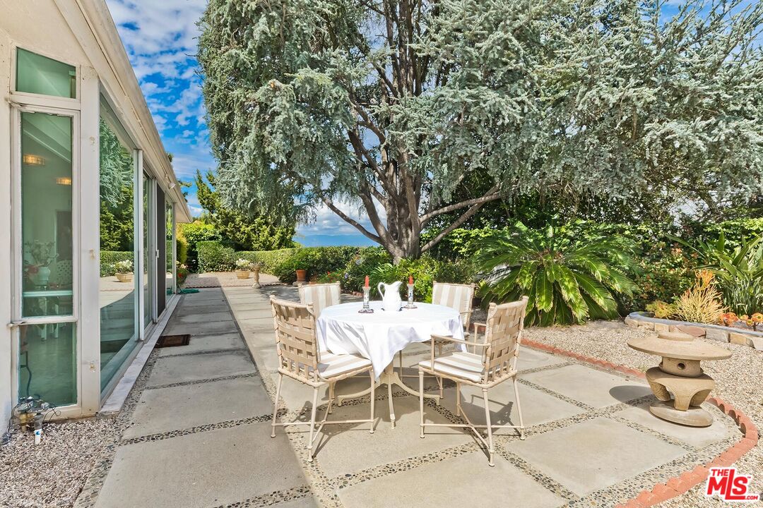 8224 Skyline Dr, Hollywood Hills