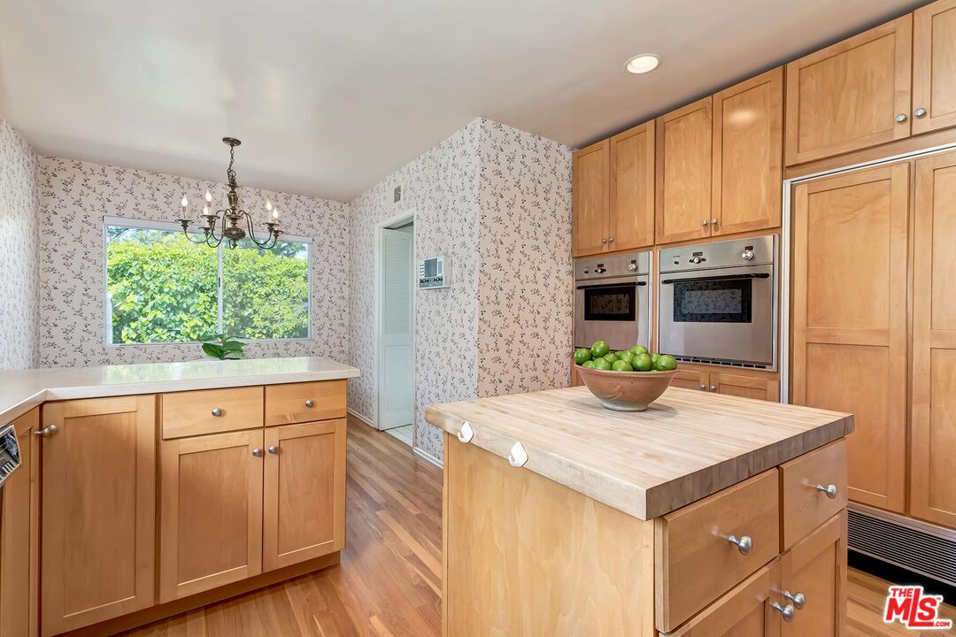 8224 Skyline Dr, Hollywood Hills