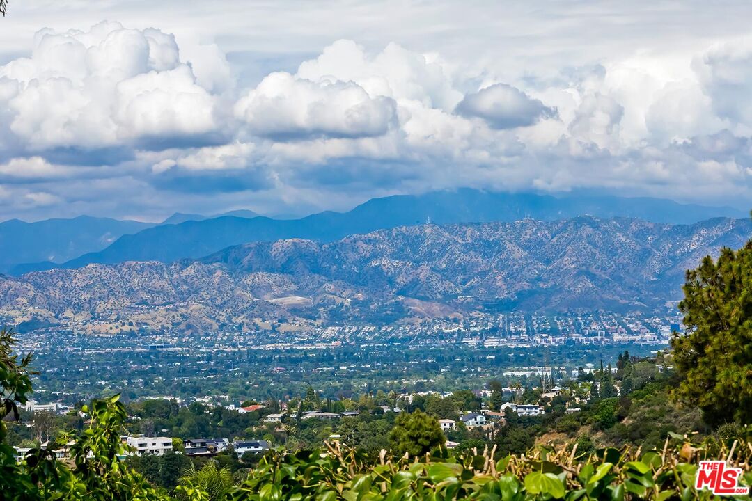 8224 Skyline Dr, Hollywood Hills