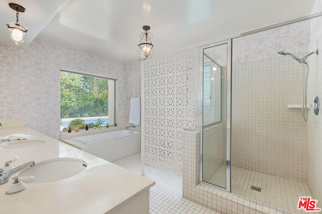 8224 Skyline Dr, Hollywood Hills