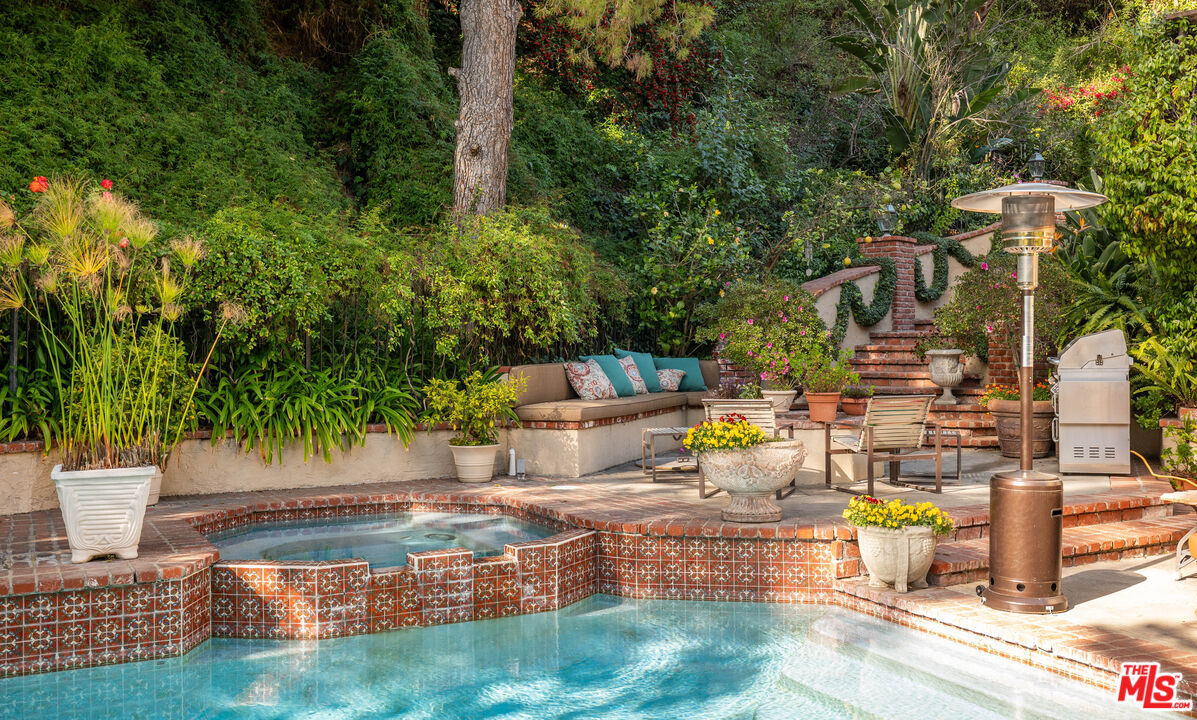 9415 Cherokee Ln, Beverly Hills